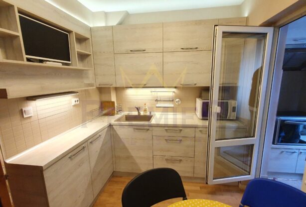 ЛУКСОЗНО ОБЗАВЕДЕН ТРИСТЕН АПАРТАМЕНТ В РАЙОНА НА НЕПТУН -  - снимка 2 - Имоти Премиер