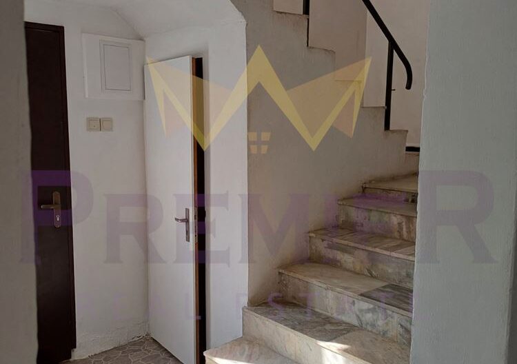 Масивна къща на три етажа, близо до центъра и плажа – Черноморец -  - снимка 10 - Имоти Премиер