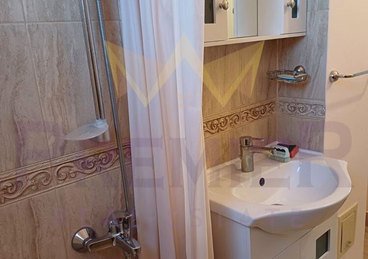 Масивна къща на три етажа, близо до центъра и плажа – Черноморец -  - снимка 13 - Имоти Премиер