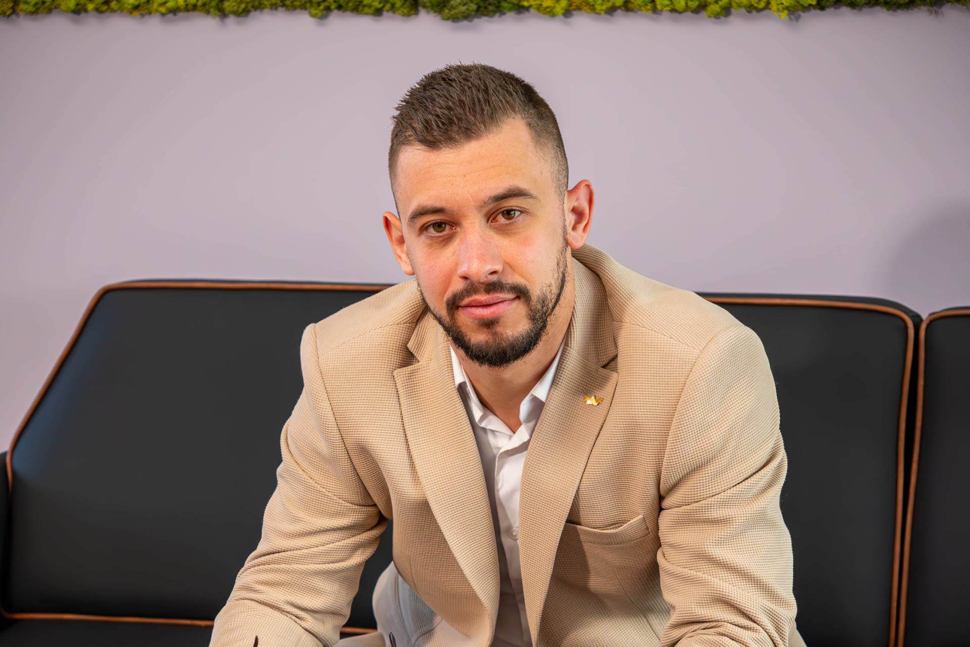 Как протича една сделка за недвижим имот с Михаил Михайлов - ИМОТИ ПРЕМИЕР - Агенция за недвижими имоти