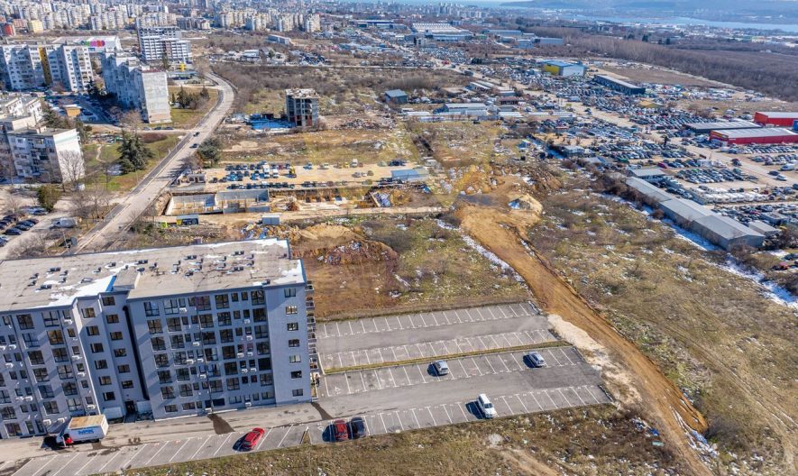 Наземен Паркинг с 30 бр. Паркоместа // Инвестиционна Възможност // ж.к. Вл. Варненчик -  - снимка 11 - Имоти Премиер