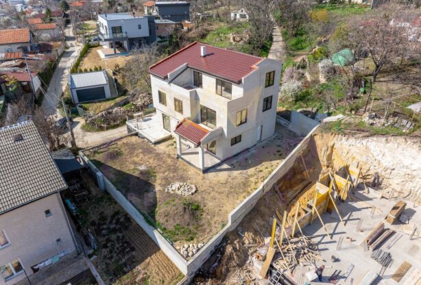 Обява за имот 996867, Площ: 419 м<sup>2</sup>, Цена: 420000 EUR - Имоти Премиер