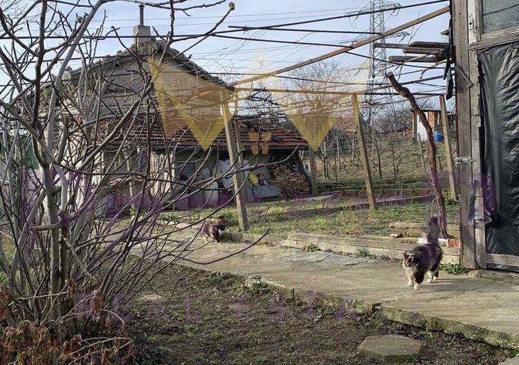 Парцел 950кв.м. с малка вила -  - снимка 10 - Имоти Премиер