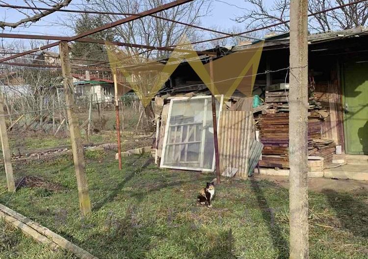 Парцел 950кв.м. с малка вила -  - снимка 4 - Имоти Премиер
