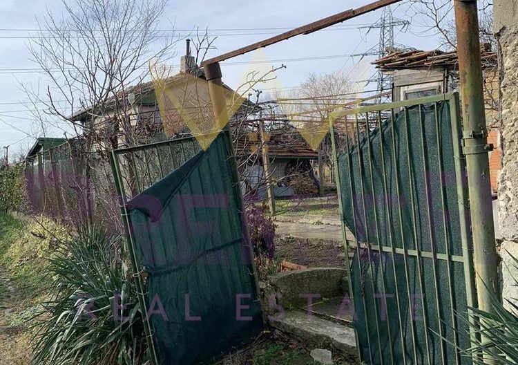 Парцел 950кв.м. с малка вила -  - снимка 7 - Имоти Премиер