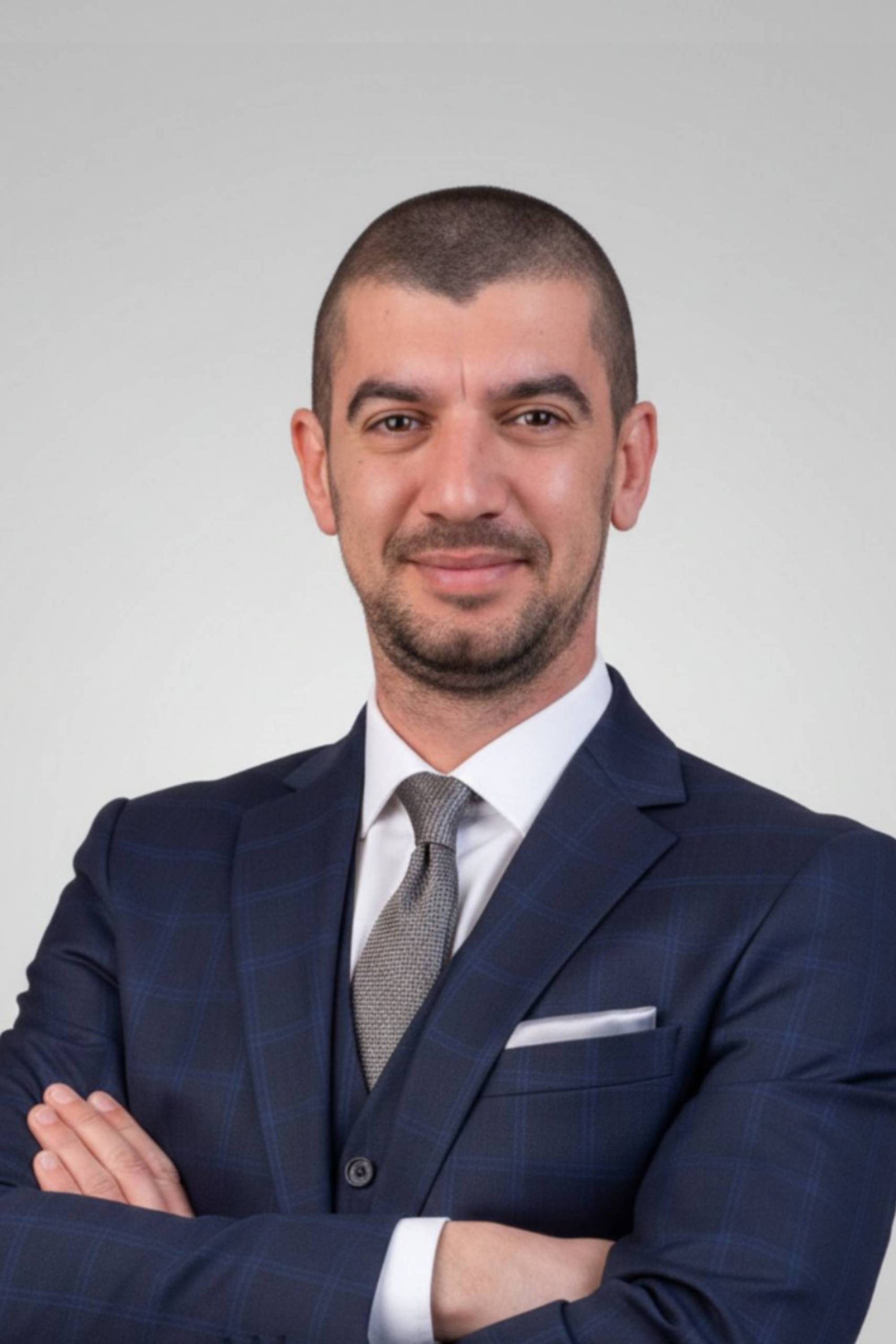 Петър Петров - ИМОТИ ПРЕМИЕР - Агенция за недвижими имоти