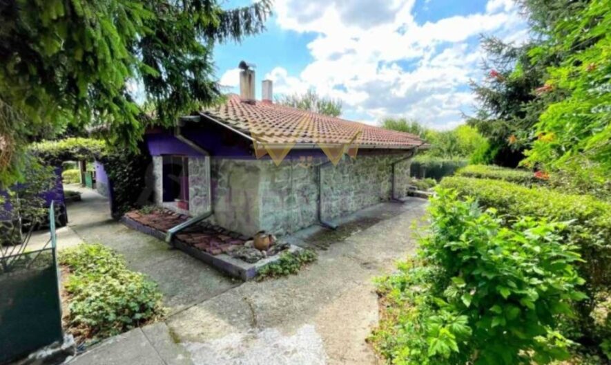 Практична къща (два апартамента с отделни входове) с просторен двор и изключителна локация в с. Котленци, обл. Добрич - - снимка 11 - Имоти Премиер