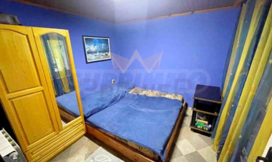 Практична къща (два апартамента с отделни входове) с просторен двор и изключителна локация в с. Котленци, обл. Добрич - - снимка 15 - Имоти Премиер