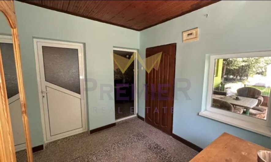 Практична къща (два апартамента с отделни входове) с просторен двор и изключителна локация в с. Котленци, обл. Добрич - - снимка 3 - Имоти Премиер