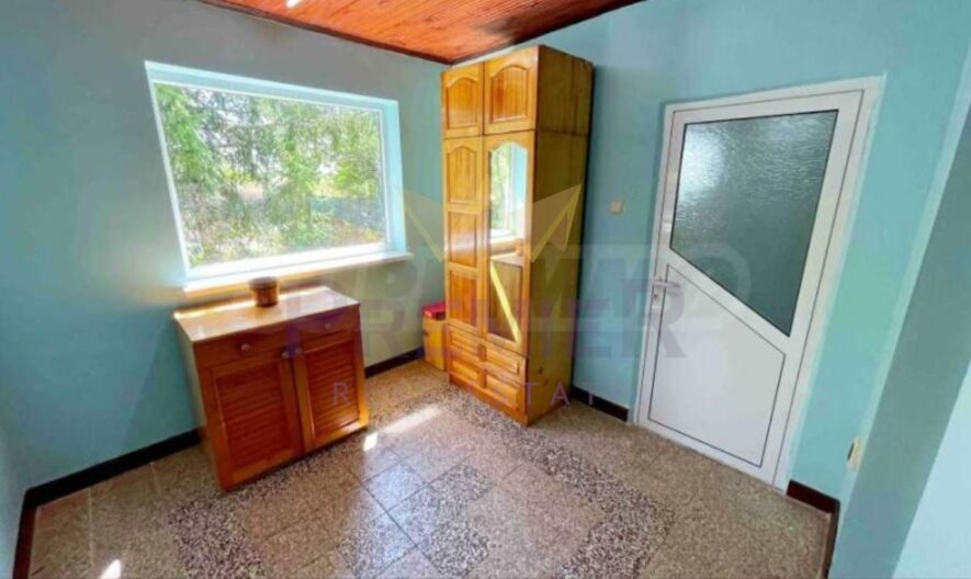 Практична къща (два апартамента с отделни входове) с просторен двор и изключителна локация в с. Котленци, обл. Добрич - - снимка 4 - Имоти Премиер