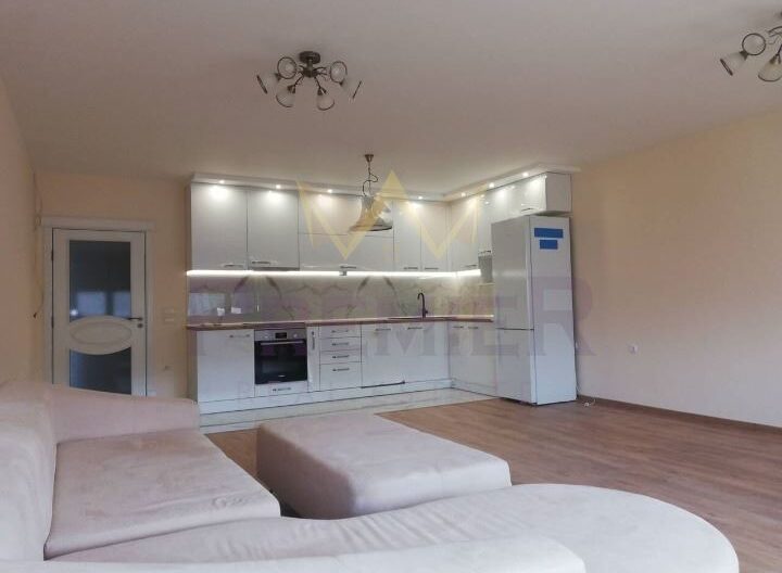 Прекрасен тристаен апартамент в центъра на Варна! -  - снимка 3 - Имоти Премиер