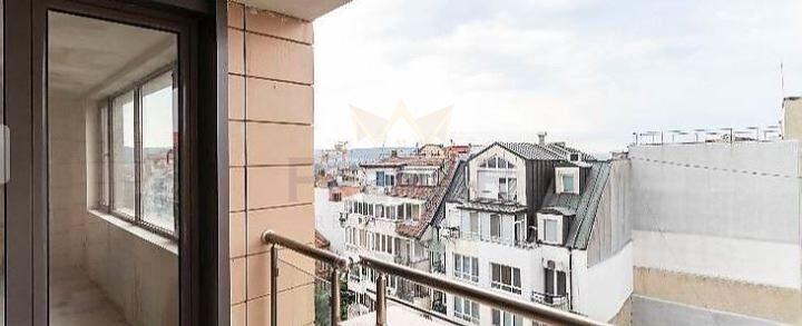 Прекрасен тристаен апартамент в центъра на Варна! -  - снимка 5 - Имоти Премиер