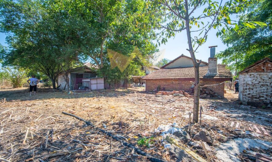 ПРОДАВАТ СЕ ДВЕ КЪЩИ В С.ЛИВАДА -  - снимка 17 - Имоти Премиер