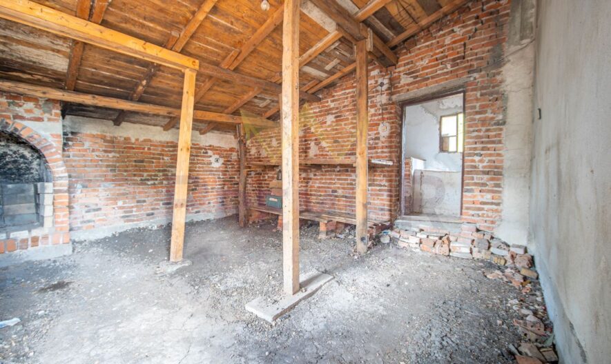ПРОДАВАТ СЕ ДВЕ КЪЩИ В С.ЛИВАДА -  - снимка 19 - Имоти Премиер