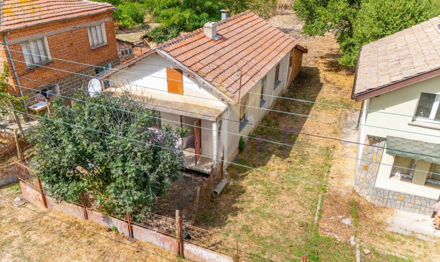 ПРОДАВАТ СЕ ДВЕ КЪЩИ В С.ЛИВАДА -  - снимка 22 - Имоти Премиер
