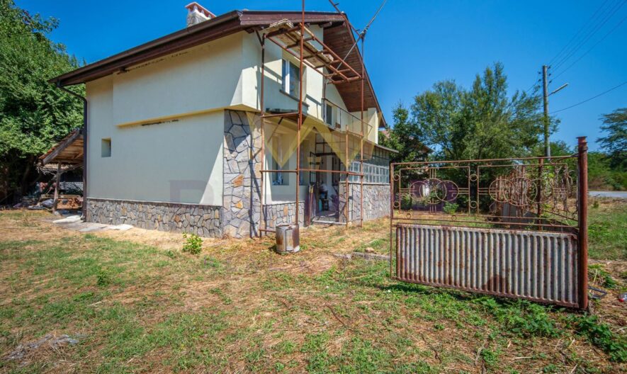 ПРОДАВАТ СЕ ДВЕ КЪЩИ В С.ЛИВАДА -  - снимка 3 - Имоти Премиер