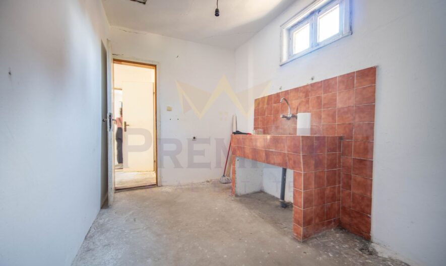 ПРОДАВАТ СЕ ДВЕ КЪЩИ В С.ЛИВАДА -  - снимка 4 - Имоти Премиер