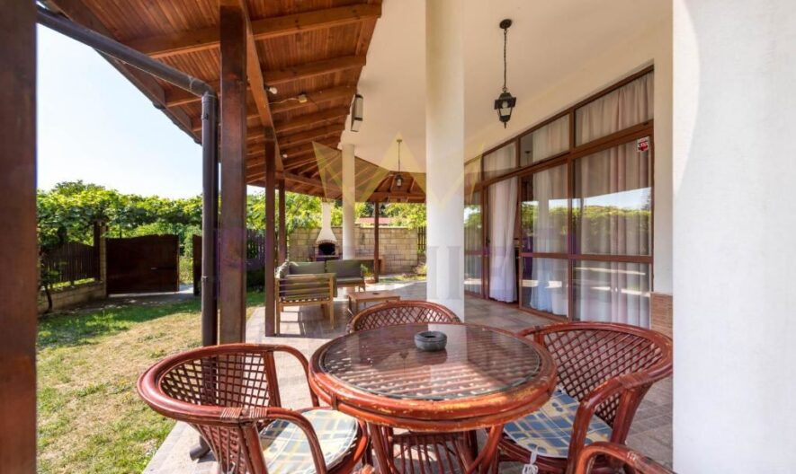 Просторна двуетажна къща в предпочитания район на гр. Балчик – близо до Ботаническата градина и морето - - снимка 3 - Имоти Премиер