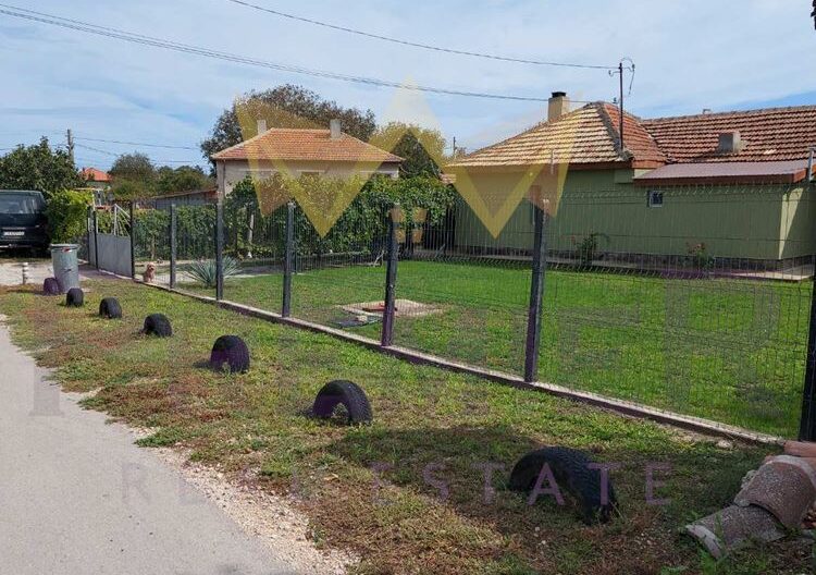 Просторна къща в гр.Шабла, обл.Добрич -  - снимка 24 - Имоти Премиер