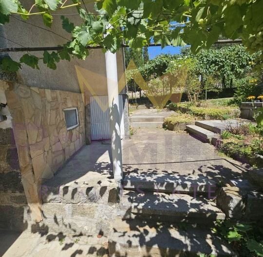 Просторна къща в село Владая, гр. София. -  - снимка 13 - Имоти Премиер