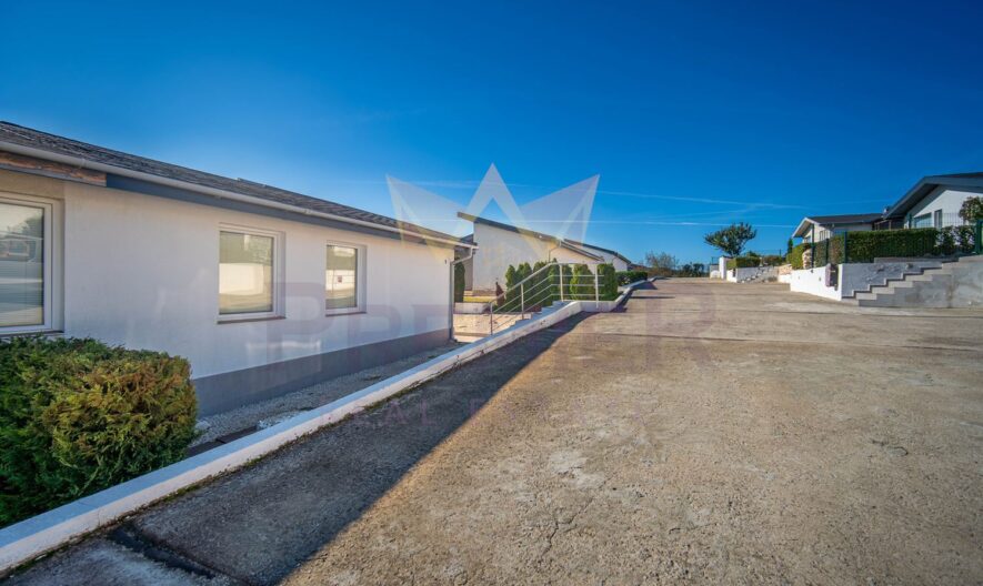 Самостоятелна едноетажна къща с двор в затворен комплекс с морска панорама до с. Кранево. -  - снимка 19 - Имоти Премиер