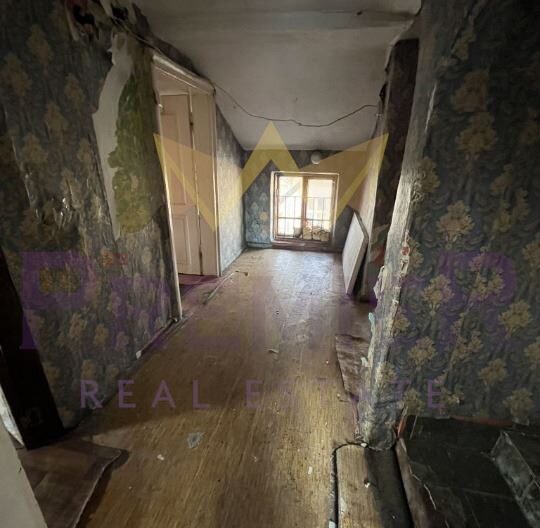 Таванско помещение със статут на апартамент с изключителна локация в София Център - - снимка 5 - Имоти Премиер