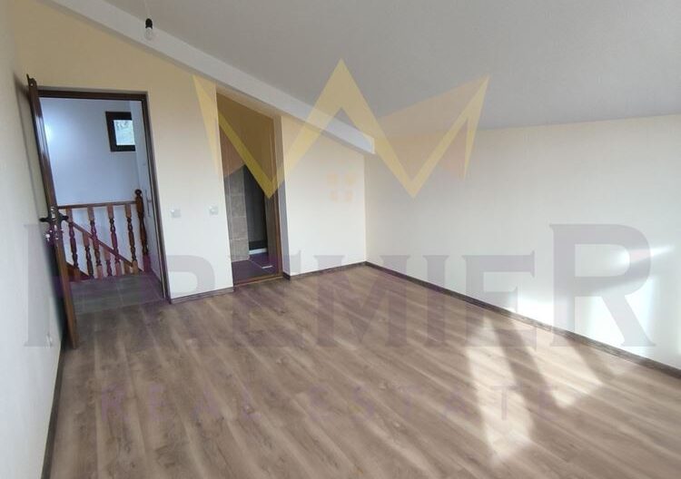 Триетажна къща м-т Ален Мак - - снимка 11 - Имоти Премиер