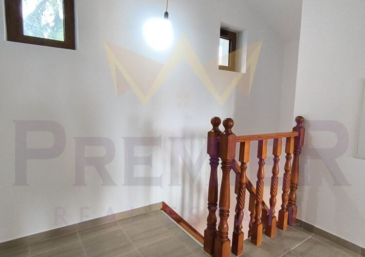 Триетажна къща м-т Ален Мак - - снимка 12 - Имоти Премиер