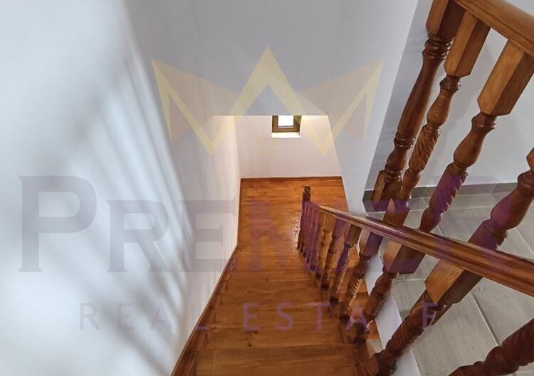 Триетажна къща м-т Манастирски рид -  - снимка 12 - Имоти Премиер