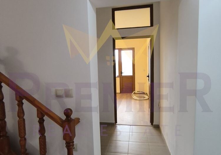 Триетажна къща м-т Манастирски рид -  - снимка 13 - Имоти Премиер