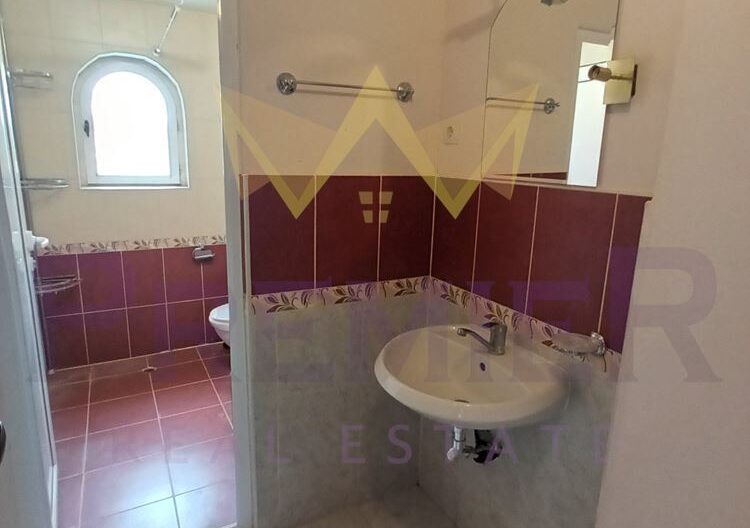 Триетажна къща село Звездица - - снимка 7 - Имоти Премиер