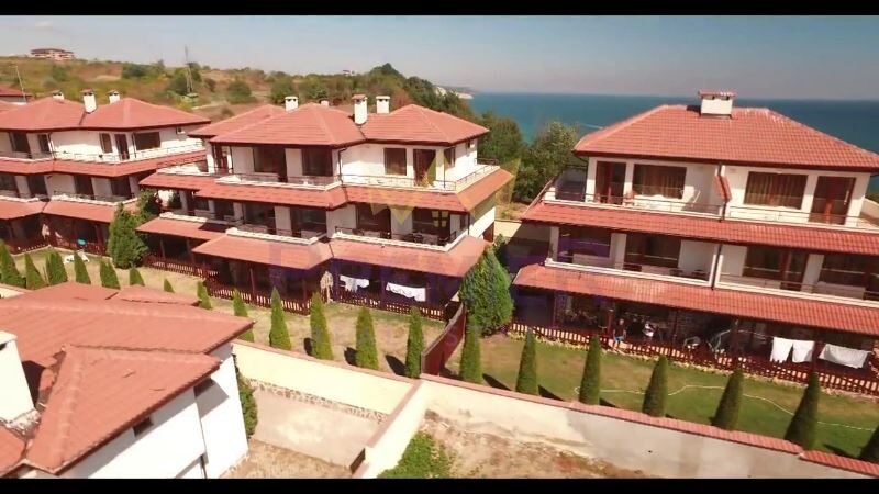 Триетажна къща в гр. Бяла -  - снимка 6 - Имоти Премиер