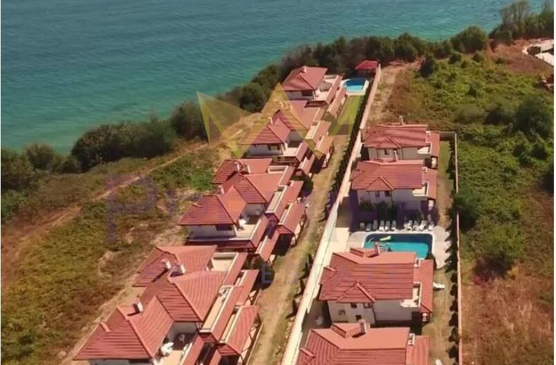 Триетажна къща в гр. Бяла -  - снимка 7 - Имоти Премиер