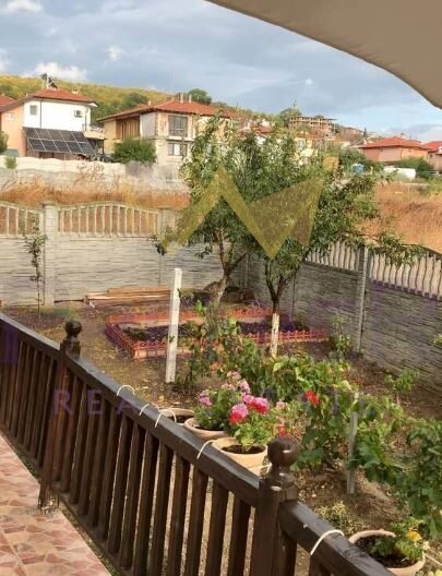 Уютна двуетажна къща в Кошарица - - снимка 10 - Имоти Премиер