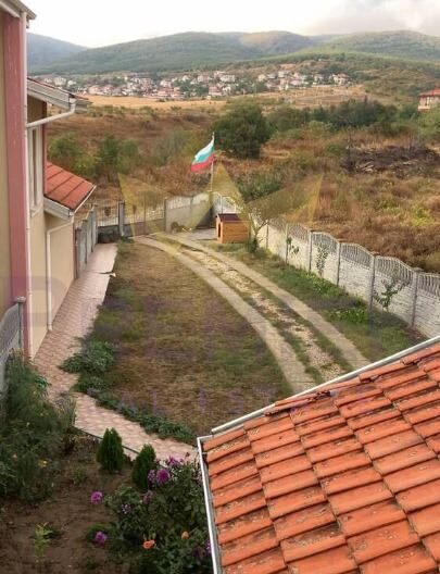 Уютна двуетажна къща в Кошарица - - снимка 7 - Имоти Премиер