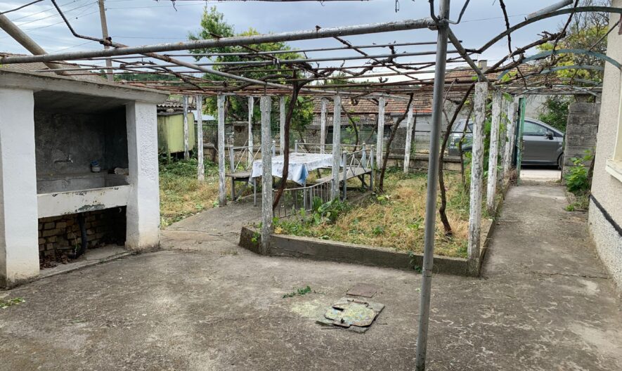 Уютна къща с голямо дворно място в с. Брестак, обл. Варна -  - снимка 4 - Имоти Премиер