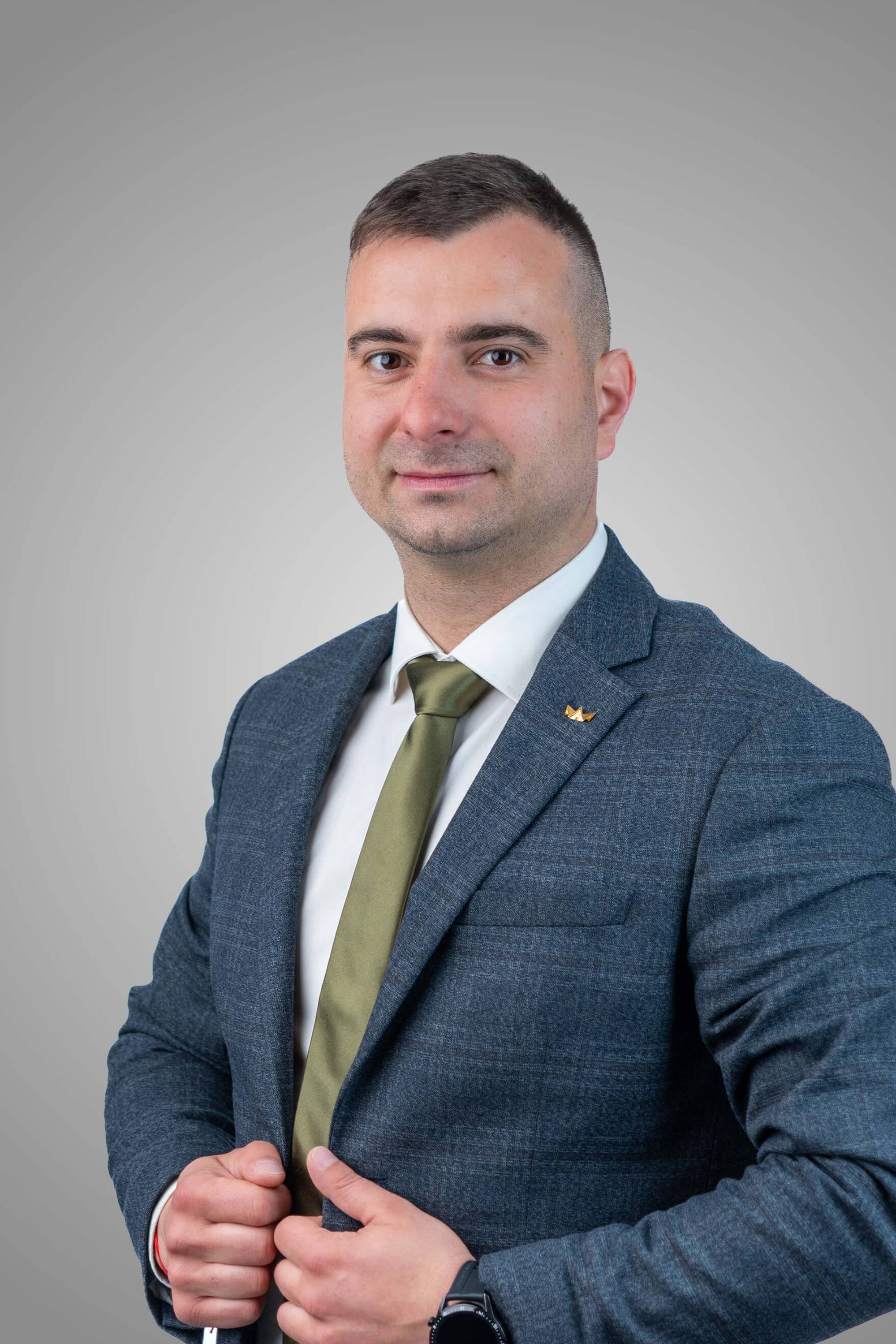 Веселин Георгиев - ИМОТИ ПРЕМИЕР - Агенция за недвижими имоти