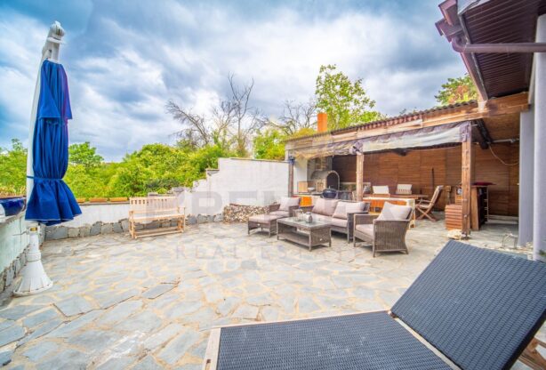 Код на имот: 1074264, Площ: 180 м<sup>2</sup> кв.м, Имоти Премиер - Цена: 450000 EUR